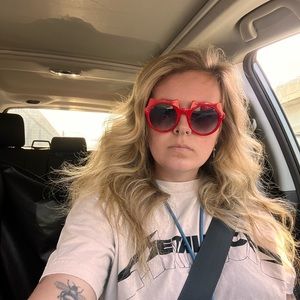 Meet your Posher, Nora